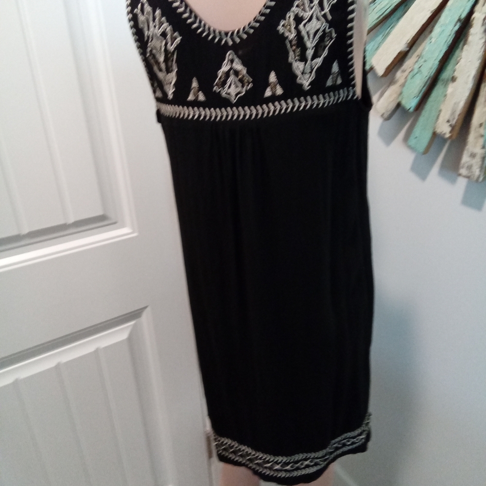Simply Irresistible Sz M Dress Black & White Embroidery At Neck Line